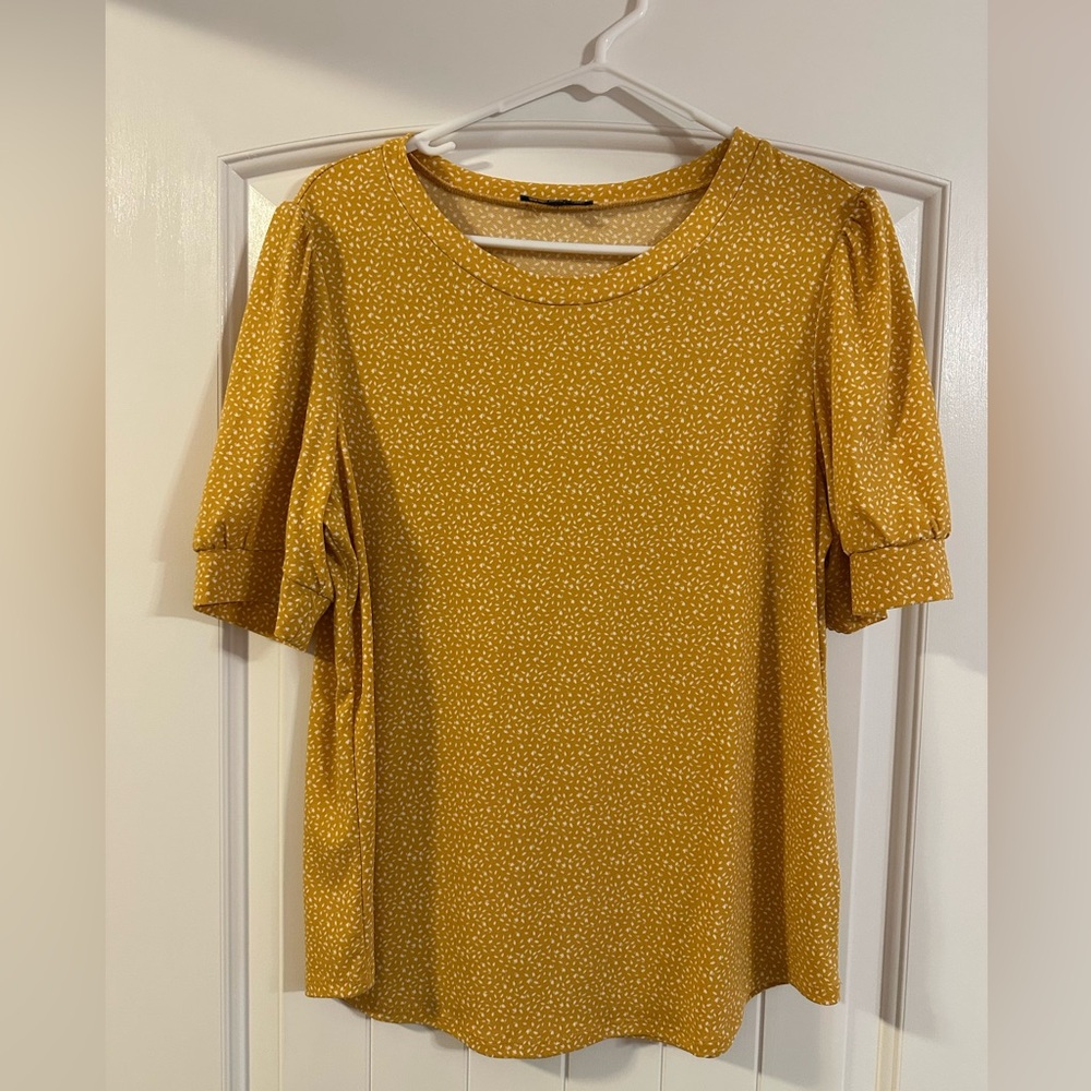 Adrianna Papell Mustard Patterned Short Sleeve Blouse